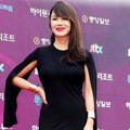 Uhm Jung Hwa Hadir di Baeksang Awards 2013
