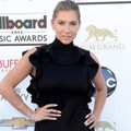 Keha di Blue Carpet Billboard Music Awards 2013