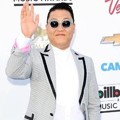 PSY di Blue Carpet Billboard Music Awards 2013