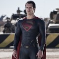 Superman Saat Dikepung Puluhan Tank