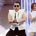 PSY bawakan Lagu 'Gangnam Style' di Panggung MuchMusic Video Awards 2013 PSY bawakan Lagu 'Gangnam Style' di Panggung MuchMusic Video Awards 2013