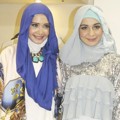 Zaskia dan Shireen Sungkar di Pembukaan Miss Moz Moslem Center Surabaya Zaskia dan Shireen Sungkar di Pembukaan Miss Moz Moslem Center Surabaya