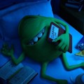 Mike Tertidur di Kamarnya