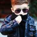 Alonso Mateo Bergaya dengan Jaket Kulit