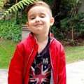 Alonso Mateo Bergaya di Tengah Taman