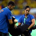 Seorang Pengunjuk Rasa Dikeluarkan dari Lapangan Saat Laga Final Brazil vs Spanyol