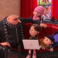 Gru Duduk Bersama dengan Margo, Edith dan Agnes