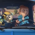 Lucy Mengendarai Mobil Bersama Para Minion