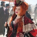 Helena Bonham Carter Sebagai Red Harrington