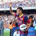 Neymar Menyapa Suporter Barcelona