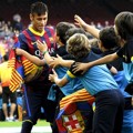 Antusiasme Fans Cilik Barcelona Menyambut Neymar