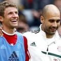 Pep Guardiola dan Thomas Muller Saat Latihan Tim Bayern Munchen