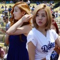 Tae Yeon dan Sunny Girls' Generation Bersiap di Pinggir Lapangan