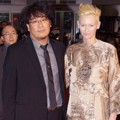 Sutradara Bong Joon Ho dan Tilda Swinton di Red Carpet Premiere Film 'Snowpiercer'