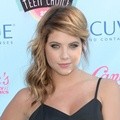 Ashley Benson Hadir di Teen Choice Awards 2013