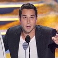Skylar Astin Raih Choice Movie Actor: Comedy