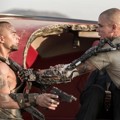 Jose Pablo Cantillo dan Matt Damon di Film 'Elysium'