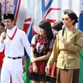 Ayu Dewi Saat Menjadi Host Acara 'Dahsyat' Spesial HUT RI ke-68