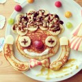 Badut Lucu yang Terbuat dari Susunan Pancake dan Pisang