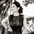 Gloria Estefan di Majalah Ocean Drive