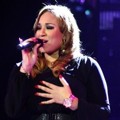 Melanie Amaro Bawakan Lagu 'Long Distance'