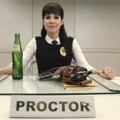 Mary-Louise Parker Sebagai Proctor