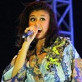 Agnes Monica Saat Tampil di Penutupan Festival Jak-Japan Matsuri 2013
