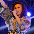 Agnes Monica Saat Tampil di Penutupan Festival Jak-Japan Matsuri 2013
