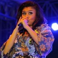 Agnes Monica Saat Tampil di Penutupan Festival Jak-Japan Matsuri 2013