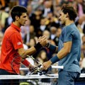 Novak Djokovic Bersalaman dengan Rafael Nadal