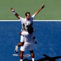Radek Stepanek/Leander Paes Kalahkan Alexander Peya/Bruno Soares