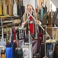 James Brown Pemilik Koleksi Vacuum Cleaner Terbanyak di Dunia