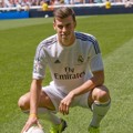 Gareth Bale Berfoto di Stadion Santiago Barnabeu