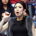 Ayu Dewi Saat Menjadi Host di Acara Musik 'Dahsyat'