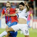 Lukas Hejda Ganggu Pergerakan Sergio Aguero