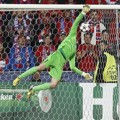 Matus Kozacik Gagal Selamatkan Gawang Viktoria Plzen