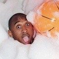Kobe Bryant Berpose di Majalah GQ