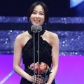 Seo Hyun Jin Raih Piala Excellence Actress