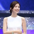 Lee Bo Young dan Lee Jong Suk Raih Piala Best Couple