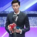 Park Seo Joon Raih Piala Best Rookie Actor