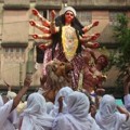 50 Janda dari Vrindavan Datang ke Kolkata Rayakan Festival Durga Puja