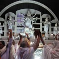 Masyarakat Rayakan Festival Durga Puja dengan Menari Bersama