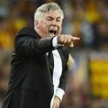 Carlo Ancelotti Berikan Arahan dari Pinggir Lapangan
