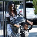 Kostum Seram Sandra Bullock dan Anaknya Louis