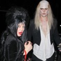 Kostum Unik Stacy Ferguson dan Josh Duhamel Saat Menghadiri Pesta Halloween