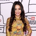 Vanessa Hudgens di Red Carpet YouTube Music Awards 2013