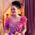 Krisdayanti Saat Menyanyi di Pesta Perkawinan