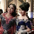 Dewi Gita dan Winda Viska Saat Menjadi Sinden di Acara 'Opera van Java'