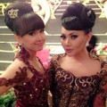 Winda Viska dan Dewi Gita Saat Menjadi Sinden di Acara 'Opera van Java'