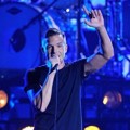 The Killers Saat Nyanyikan Lagu 'Shot at the Night'